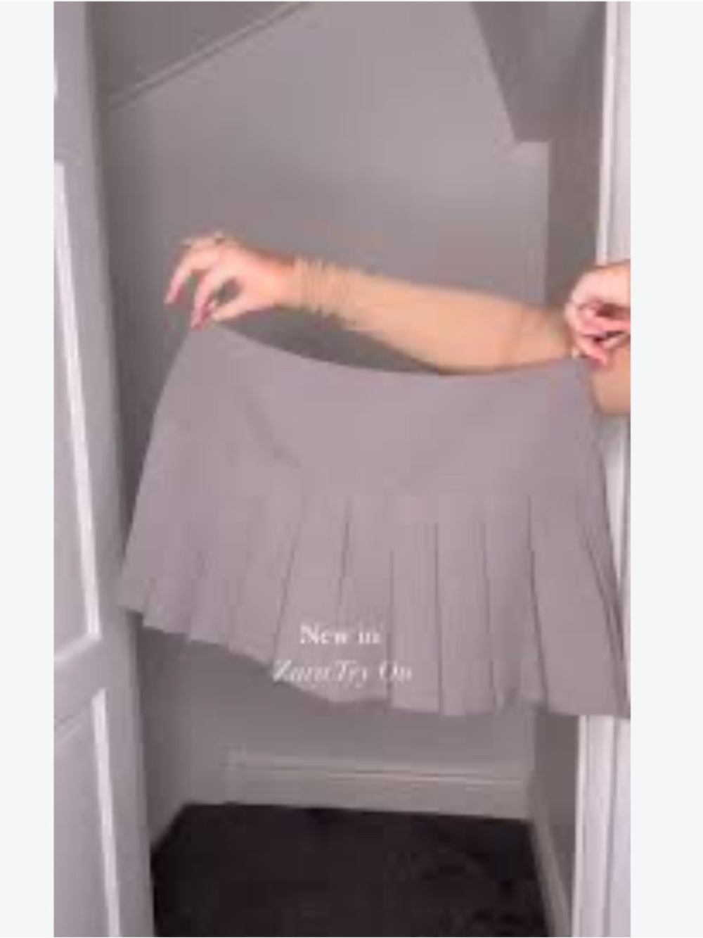 ZARA S Pleated Mini Skirt in Light Taupe